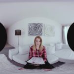 Pequeñas tetas en un casting porno en realidad virtual